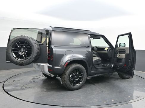 Used 2025 Land Rover Defender 90 S image 37