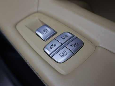 Used 2022 BMW 740i w/ Premium Package RWD image 43