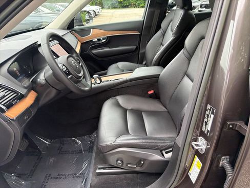 Used 2023 Volvo XC90 B6 Plus AWD/4WD image 9