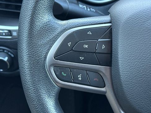 Used 2021 Jeep Cherokee Latitude FWD image 24