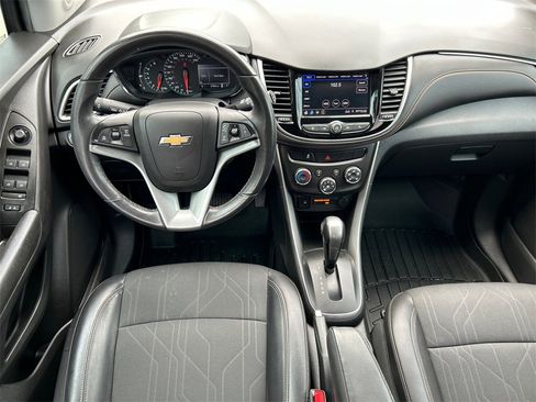 Used 2022 Chevrolet Trax LT w/ Redline Edition image 25