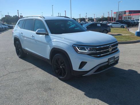 Used 2023 Volkswagen Atlas SE w/ Black Wheel Package FWD image 2
