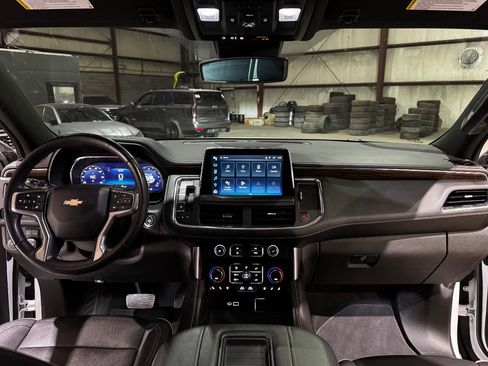Used 2023 Chevrolet Suburban Premier image 29