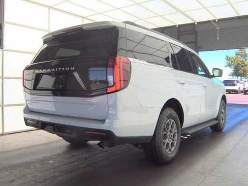 Used 2025 Ford Expedition Active RWD image 4