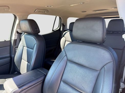 Used 2023 GMC Acadia SLT w/ Preferred Package image 12