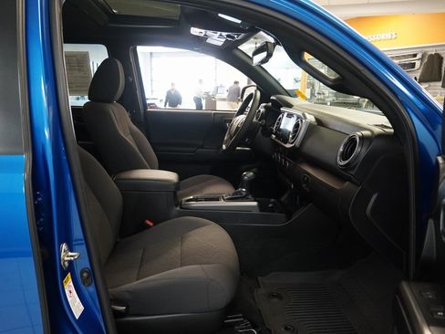 Used 2016 Toyota Tacoma TRD Off-Road image 30