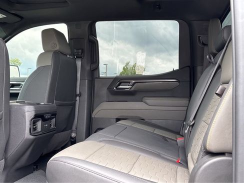 Used 2025 Chevrolet Silverado 1500 ZR2 w/ Technology Package AWD/4WD image 15