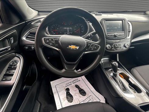 Used 2017 Chevrolet Malibu LT FWD image 8