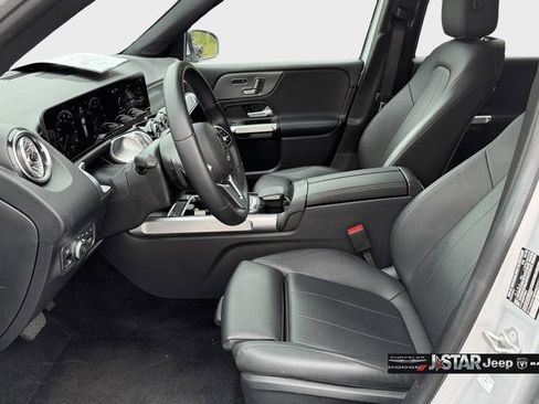 Used 2022 Mercedes-Benz GLB 250 4MATIC w/ Premium Package Lite image 9