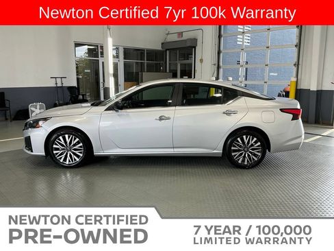 Used 2025 Nissan Altima 2.5 SV FWD image 3