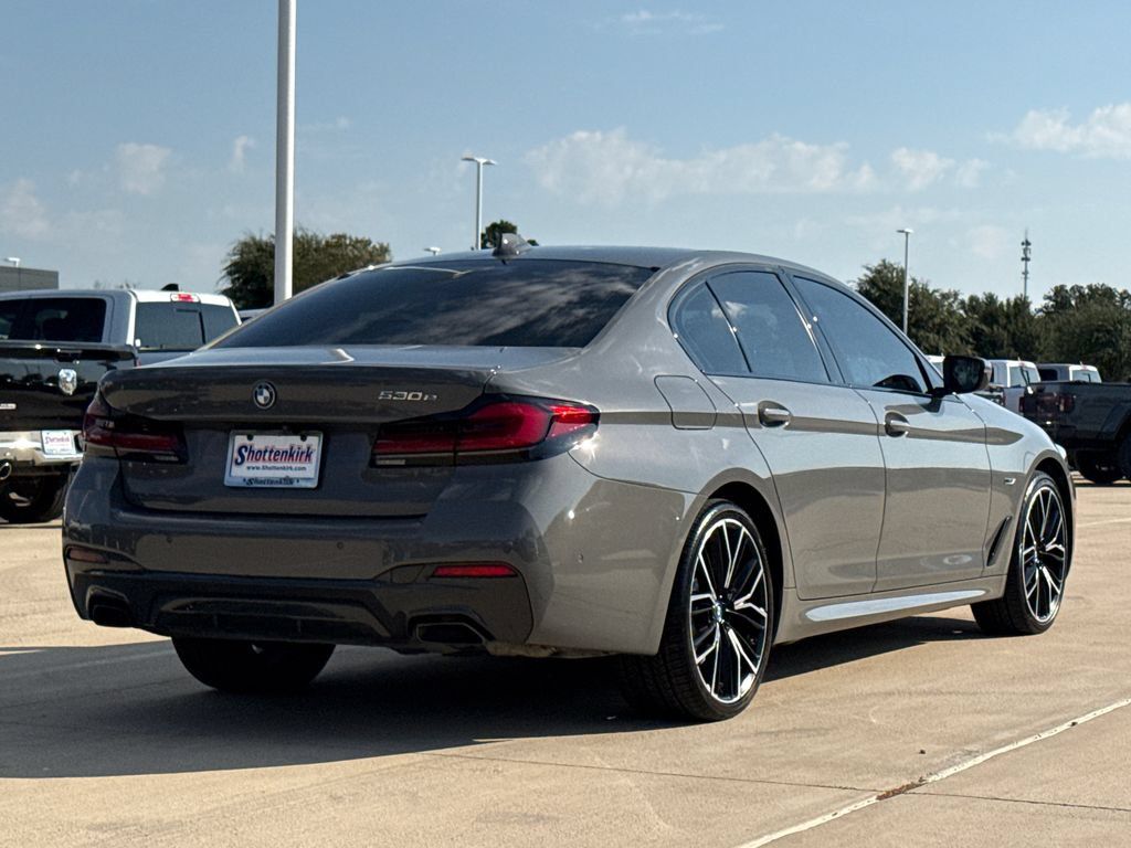 Used 2022 BMW 530e w/ Premium Package RWD image 9