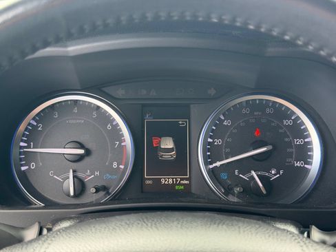 Used 2019 Toyota Highlander XLE AWD/4WD image 19