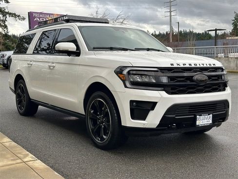 Used 2023 Ford Expedition Max Limited image 7