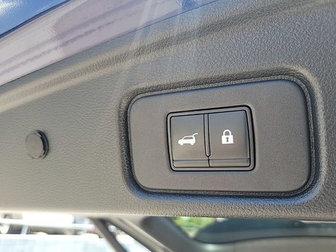 Used 2022 Nissan Pathfinder Platinum w/ Cargo Package FWD image 15