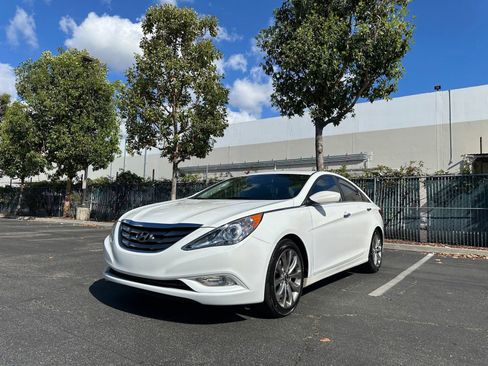 Used 2013 Hyundai Sonata SE w/ Navigation & Sunroof Pkg FWD image 1