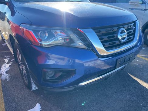 Used 2018 Nissan Pathfinder S image 4