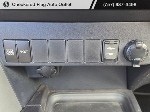 Used 2016 Toyota RAV4 XLE AWD/4WD image 36