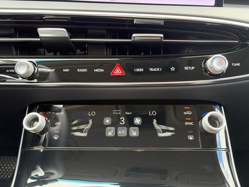 New 2026 Genesis GV70 2.5T AWD/4WD image 19