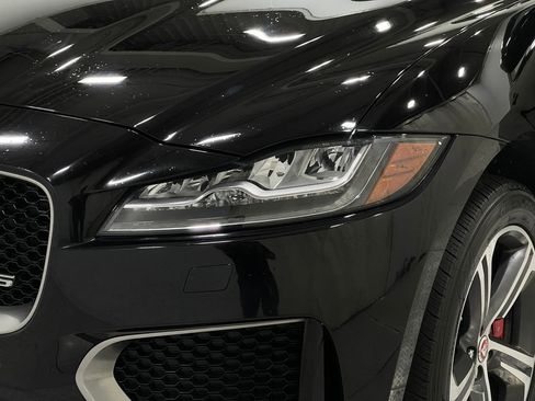 Used 2018 Jaguar F-PACE S image 34