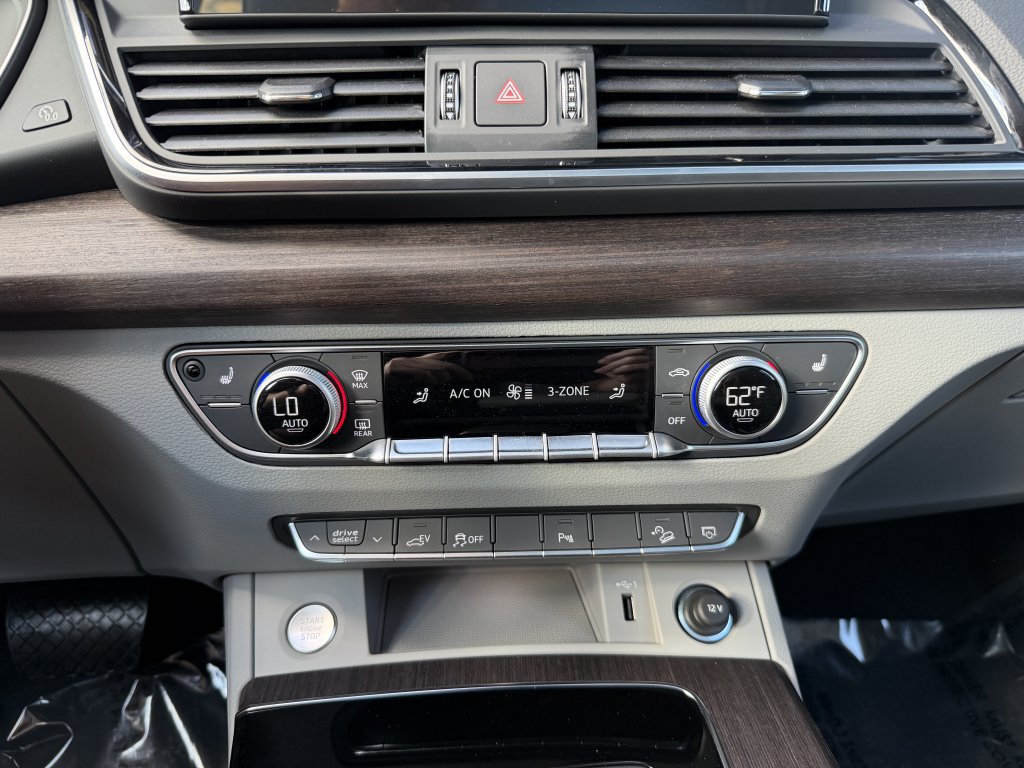 Used 2025 Audi Q5 e Premium AWD/4WD image 25