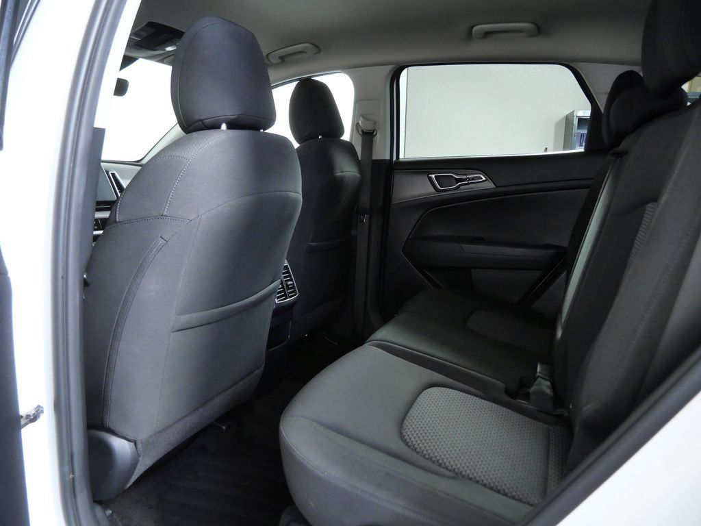 Used 2023 Kia Sportage LX AWD/4WD image 12