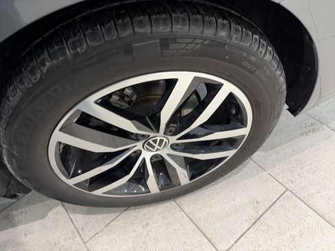 Certified 2025 Volkswagen Jetta SE image 15