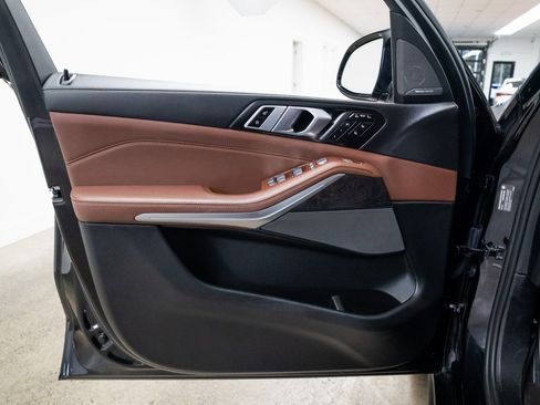 Used 2025 BMW X7 M60i image 17