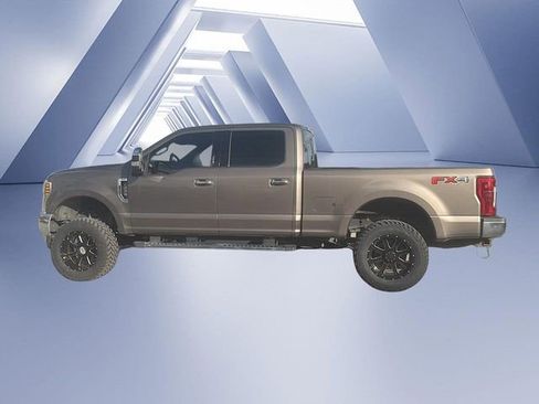 Used 2019 Ford F250 XLT w/ XLT Premium Package AWD/4WD image 2
