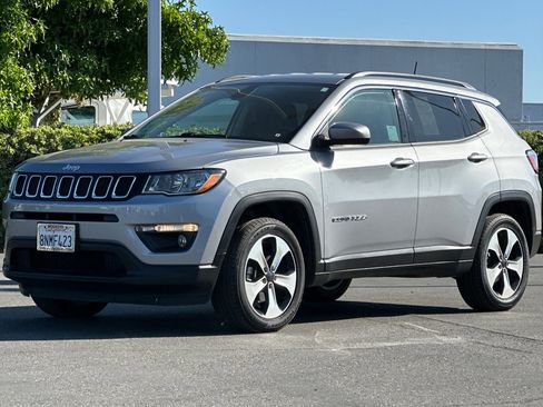 Used 2018 Jeep Compass Latitude w/ Trailer Tow Group image 8