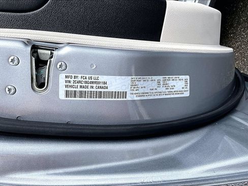 Used 2021 Chrysler Pacifica Touring-L FWD image 21