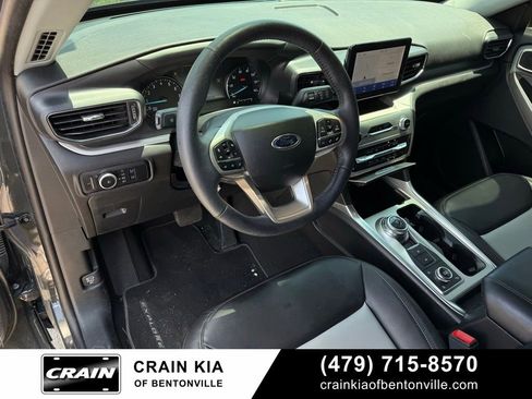 Used 2024 Ford Explorer XLT w/ Equipment Group 202A AWD/4WD image 9