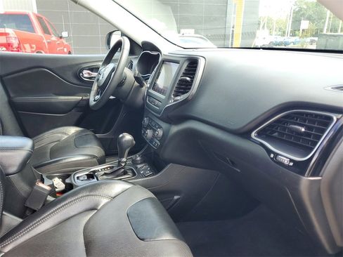 Used 2023 Jeep Cherokee Altitude Lux image 34