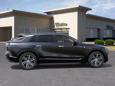 New 2026 Cadillac Lyriq Premium Luxury w/ LPO, Floor Liner Package AWD/4WD image 29