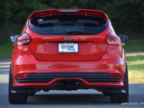 Used 2017 Ford Focus ST FWD image 6