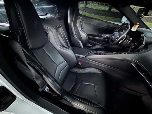 Used 2021 Chevrolet Corvette Stingray Coupe w/ Z51 Performance Package RWD image 11