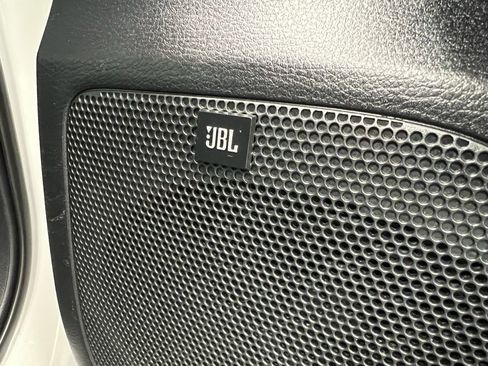 Used 2018 Toyota Tacoma Limited image 15