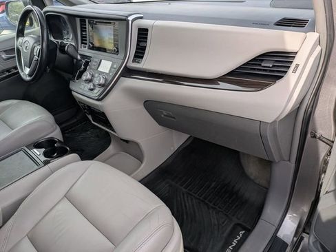 Used 2018 Toyota Sienna XLE Premium image 38