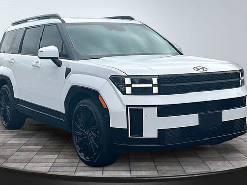 Used 2025 Hyundai Santa Fe Calligraphy FWD image 3