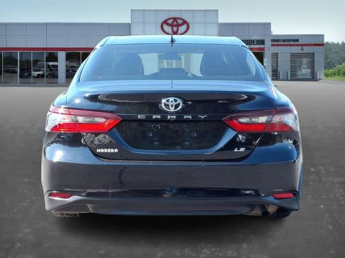 Certified 2022 Toyota Camry LE image 5