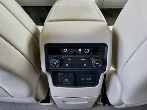 Used 2023 GMC Acadia Denali w/ Denali Technology Package FWD image 26