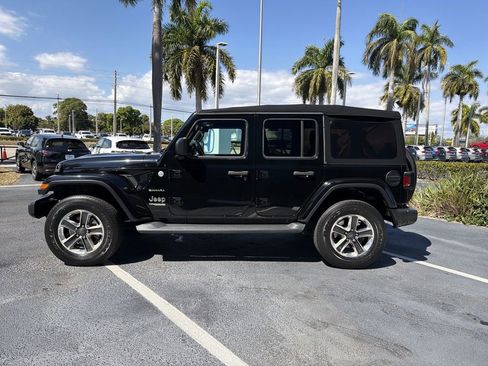 Used 2019 Jeep Wrangler Unlimited Sahara image 5