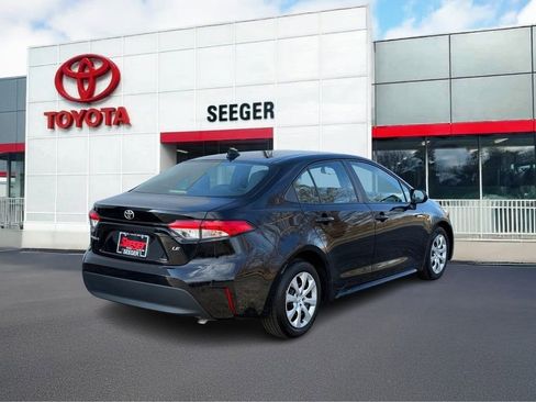 Used 2024 Toyota Corolla LE image 3