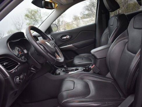 Used 2019 Jeep Cherokee Limited w/ Luxury Group AWD/4WD image 29