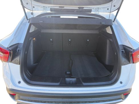 Used 2025 Chevrolet Trax LT w/ Driver Confidence Package image 17