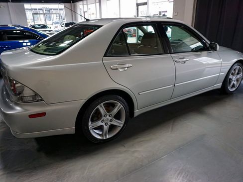 Used 2002 Lexus IS 300 image 32