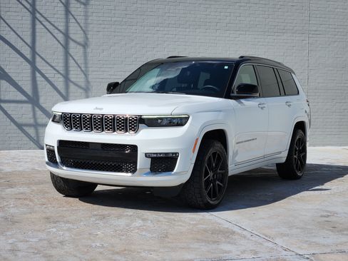 Used 2025 Jeep Grand Cherokee L Summit w/ Luxury Tech Group V AWD/4WD image 4