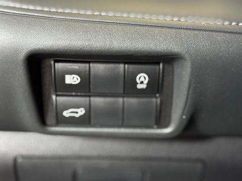 Used 2023 Toyota Highlander XLE image 22