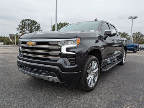 Used 2022 Chevrolet Silverado 1500 High Country w/ Technology Package image 8