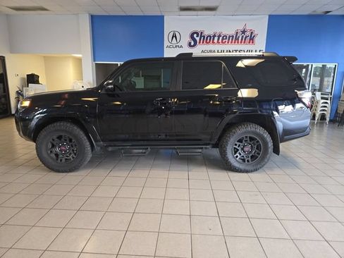 Used 2023 Toyota 4Runner SR5 Premium w/ Moonroof Package AWD/4WD image 5