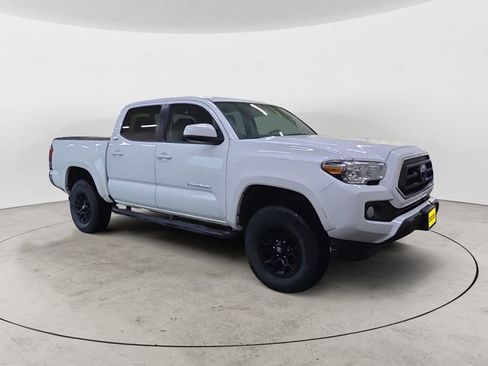 Used 2021 Toyota Tacoma SR5 AWD/4WD image 7